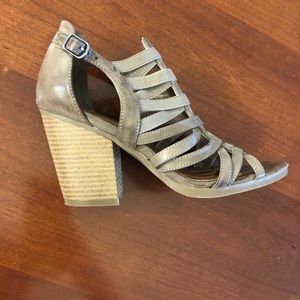 Rampage “Veeper” Healed Sandals Size 7